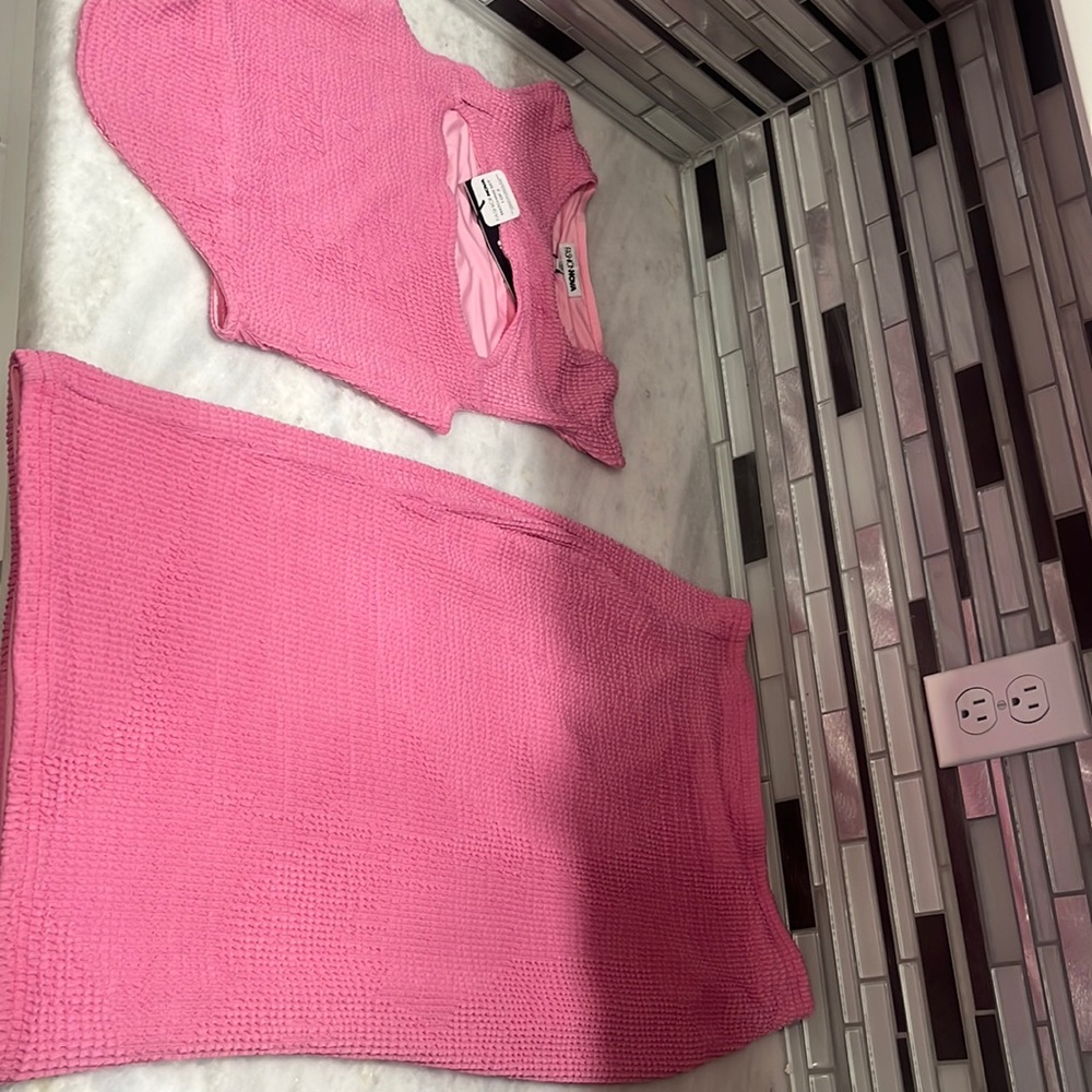 Texture pink mid skirt set